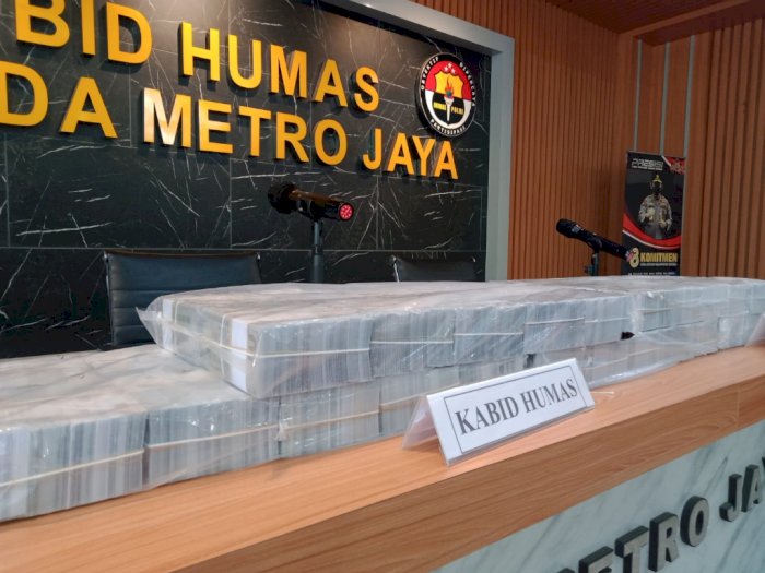 Polisi Bongkar Peredaran Ratusan Ribu Lembar Dolar Palsu di Bekasi, Modusnya Deposit Bank!