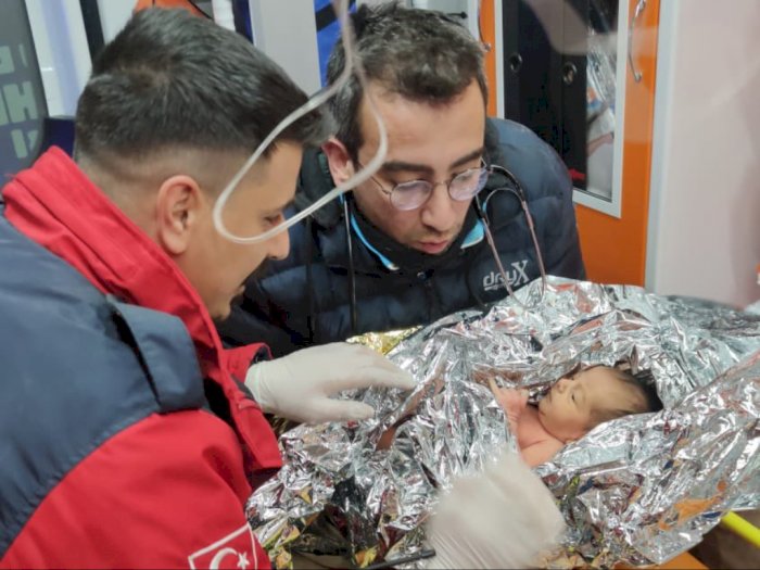 Momen Pilu Penyelamatan Bayi 10 Hari akibat Gempa Turki, 4 Hari Terjebak di Reruntuhan