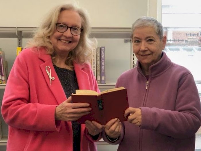 Potret Wanita yang Pinjam Buku Perpustakaan Selama 56 Tahun, Akhirnya Dikembalikan
