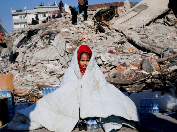 Gadis Ini Ucapkan Assalamualaikum ke Petugas saat Diselamatkan dari Reruntuhan Gempa Turki