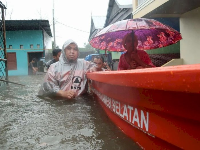 Makassar Dikepung Banjir Bandang, 10 Perahu Disebar untuk Evakuasi Warga