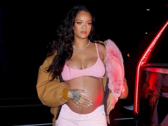 Rihanna Umumkan Hamil Anak Kedua saat Tampil di Super Bowl 2023