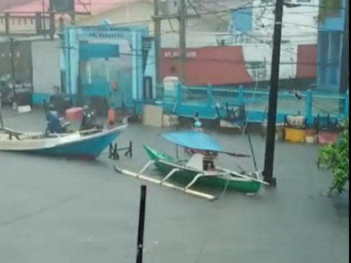 Horor! Penampakan Banjir Makassar, Kendaraan Bermotor Berguguran Tak Bisa Jalan