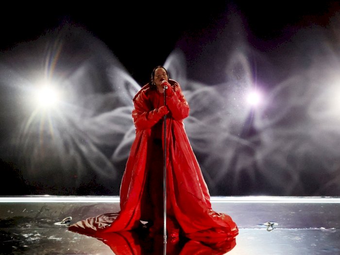 Tampil di Super Bowl 2023, Rihanna Dikritik Netizen: Sayang Sekali Dia LipSync