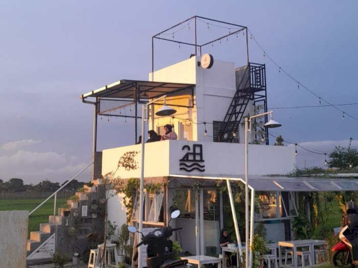 Gak Kalah Sama Bali, Kafe Tengah Sawah di Sukoharjo View Sunsetnya Menawan!