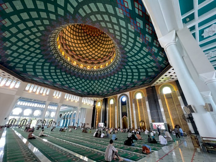 5 Fakta Menarik Masjid Al Akbar Surabaya, Menyaksikan Kemegahan dan Fasilitasnya