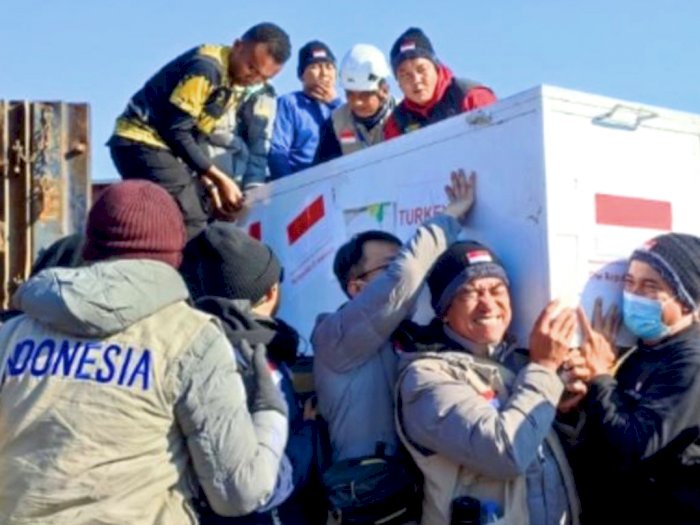 Bangun Tenda Darurat, Tim Medis Unhas Beri Pelayanan Kesehatan Korban Gempa di Turki