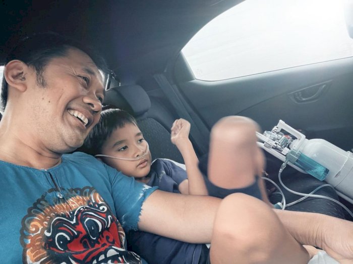 Anak Ketiga Kena Bronkitis dan Masuk ICU, Hanung Bramantyo: God, Help Us