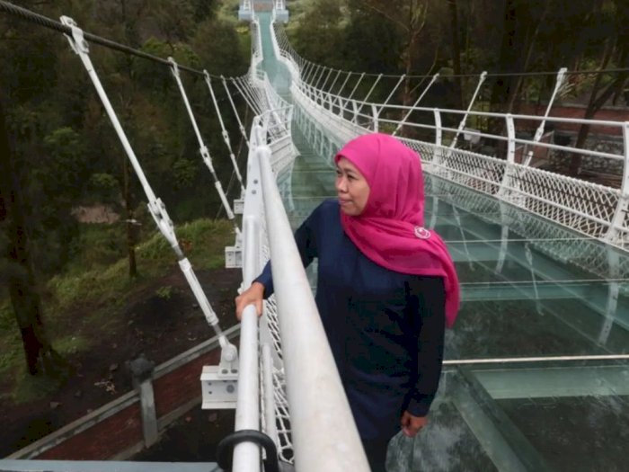 Gubernur Khofifah Jajal Jembatan Kaca Bromo Karya Anak Bangsa: Optimis Tarik Wisatawan