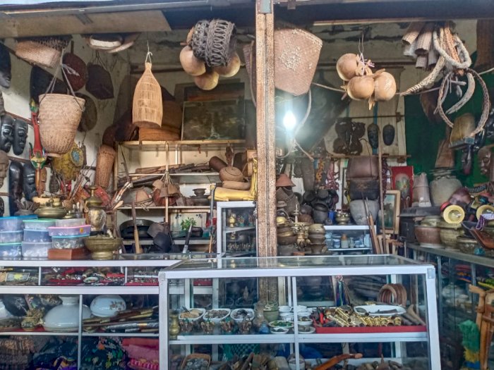 Waw! Pasar Loak di Lombok Jual Barang Antik, Berusia Ratusan Tahun Punya Kisah Mistis