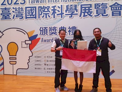Keren! Gegara Daun Kelor, Siswi SMA 5 Surabaya Juara 1 Taiwan International Science Fair