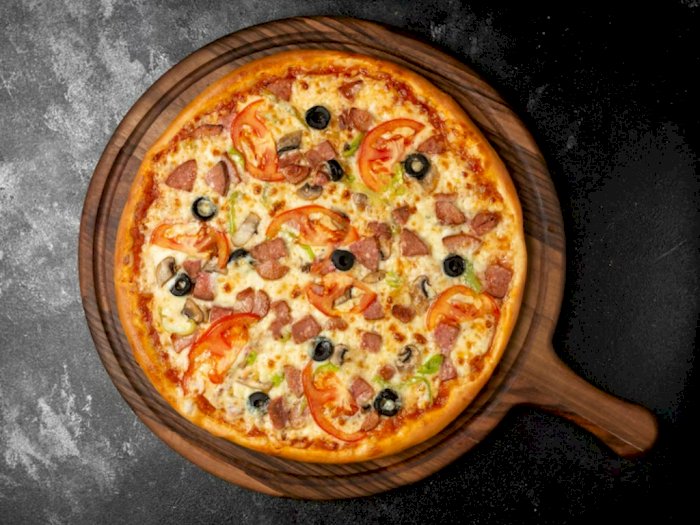 Cara Menghangatkan Pizza yang Benar di Rumah, Jangan Pakai 2 Alat Ini!
