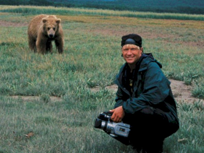 Kisah Timothy Treadwell dan Pacarnya yang Tewas Diterkam Beruang, Jeritannya Bikin Syok!
