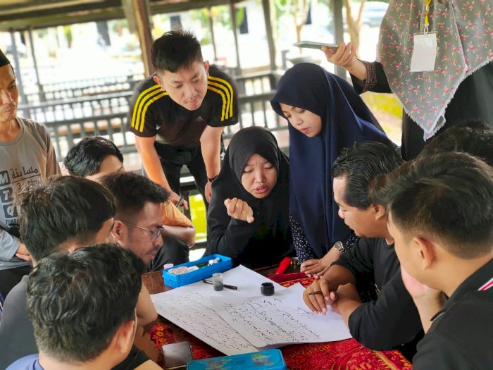Ratusan Santri di Sulawesi Unjuk Bakat Lukisan Kaligrafi di Festival Seni, Laku Jutaan