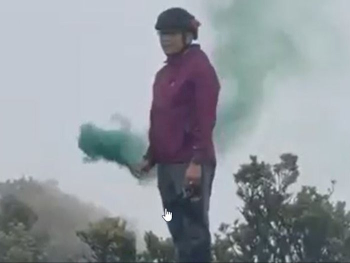 Pendaki yang Nyalakan Smoke Bomb di Gunung Gede Terancam Penjara dan Denda Rp50 Juta