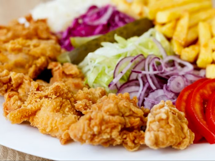 Resep Crispy Chicken Salad, Perpaduan Protein dan Sayur untuk Santapan Keluarga