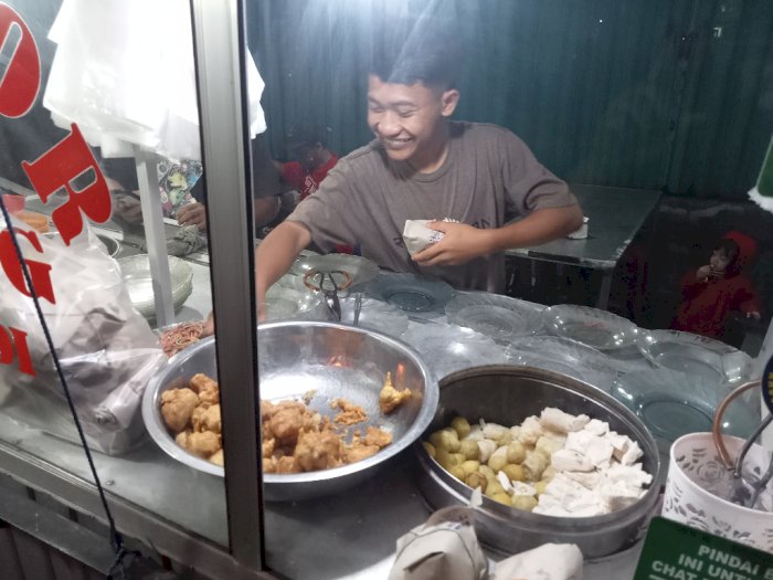 Curhat Penjual Batagor Legendaris di Tulungagung, Gak Naikkan Harga Walau Minyak Langka