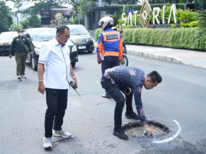 Pemkot Surabaya Anggarkan Perbaikan Jalan Rusak Rp30 Miliar