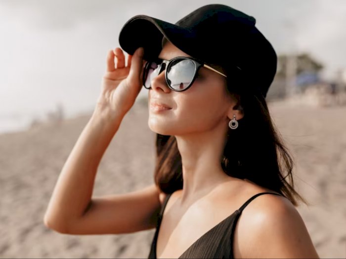 Tips Pilih Kacamata Hitam Buat Halangi Sinar UV, Bukan Cuma Gaya-gayaan Aja