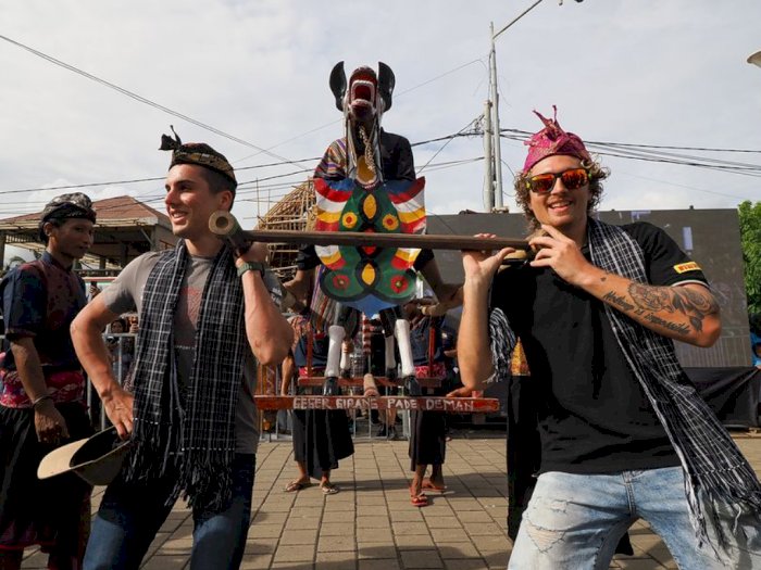 Pembalap WSBK Girang Bisa Jajal Karnaval Budaya Lombok Bau Nyale
