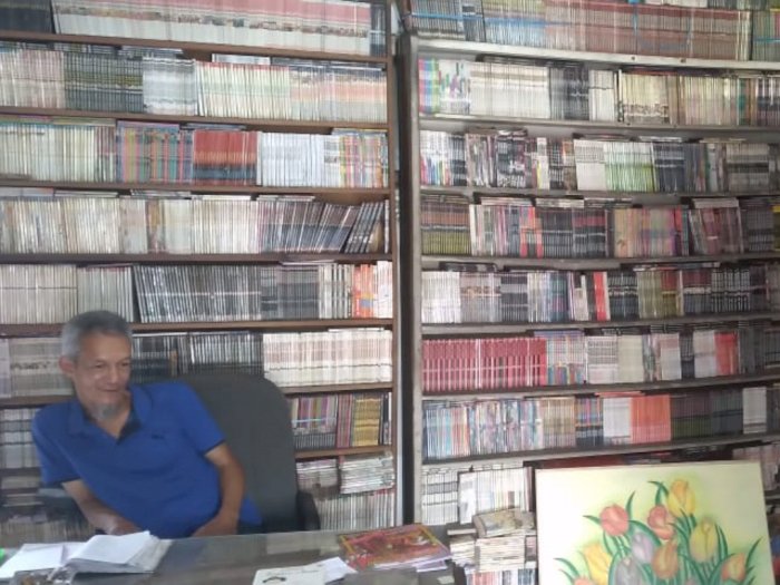 Cerita Haru Pak Oce, Pemilik Rental Komik Satu-satunya di Jember: Bertahan karena Cinta
