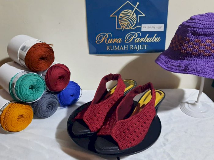 Lewat Rumah BUMN, BRI Bantu Promosikan Keunikan Sepatu & Sandal Rajut dari Tarutung 