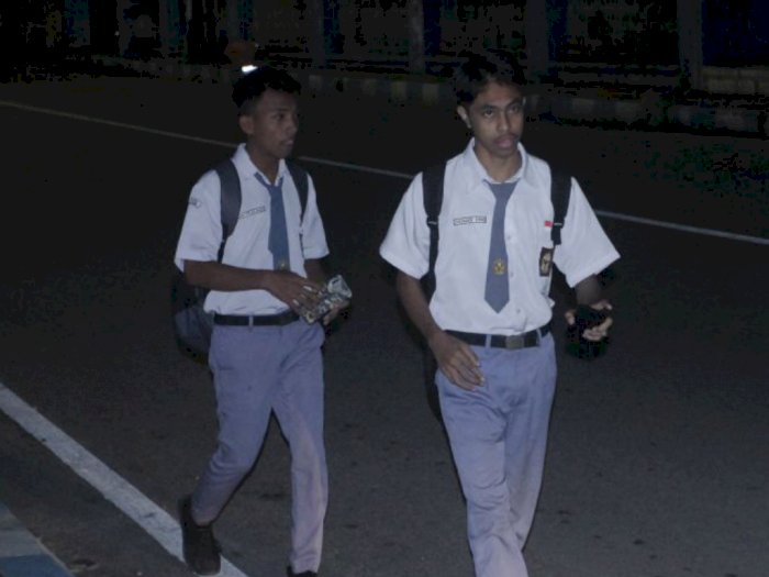 Pelajar SMA di Kupang Ngaku Pusing karena Kurang Tidur Usai Masuk Sekolah Jam 5 Pagi