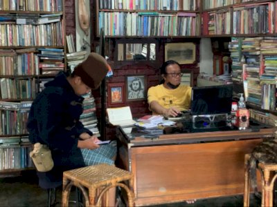 Eksistensi Anton Solihin, Sang Penjaga Sudut Literasi Perpustakaan Batu Api di Jatinangor