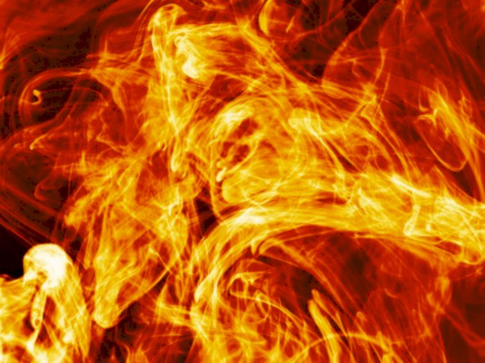 ODGJ Santai Merokok di dalam Rumah: Ujungnya Hangus Terbakar