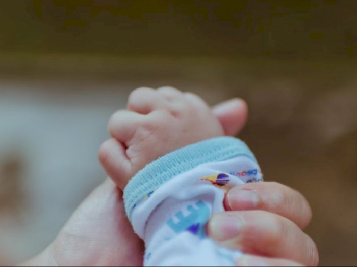 Tega Orangtua Buang Bayi di Gudang Pesantren, Titip Sepucuk Surat Bikin Netizen Geram