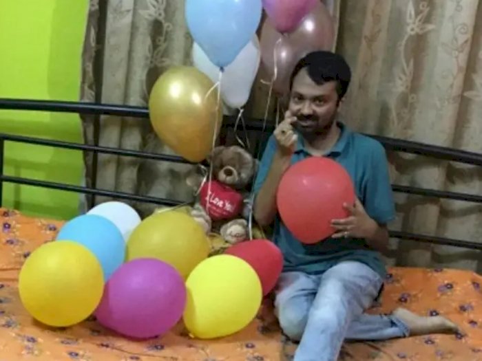 Kisah Aakash Majumdar, Pria India yang Pacaran dengan Mainan Balon: Cinta Kita Kuat!