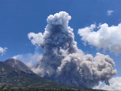 Gunung Merapi Kembali Muntahkan Awan Panas, Potensi Bahaya hingga Radius 7 Kilometer