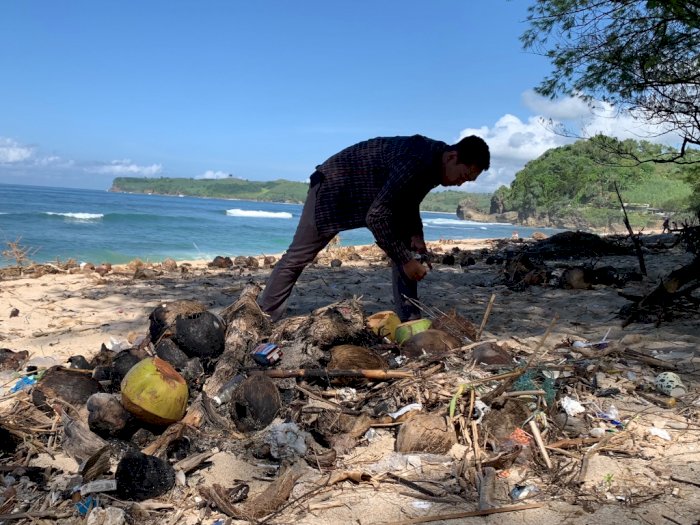Sampah Berserakan di Pantai Gondo Mayit Blitar, Kok Enggak Terurus Gini?
