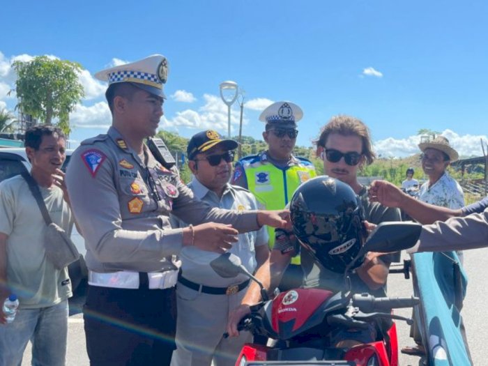 Cegah Turis Asing Berkendara Ugal-ugalan, Polisi di Lombok Lakukan Hal Ini