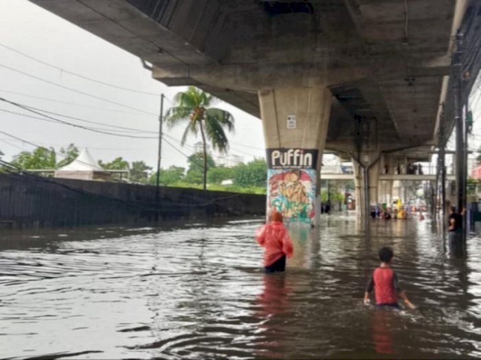 Diguyur Hujan, Ada 3 Pintu Air Siaga 3 dan 18 RT di Jakarta Terendam Banjir