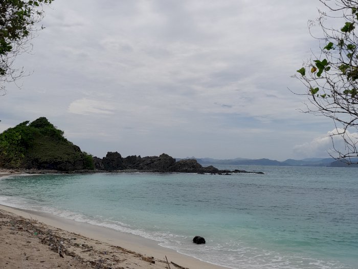 Telawas Beach, Pantai Indah dengan Bebatuan Alam Unik di Lombok Tengah