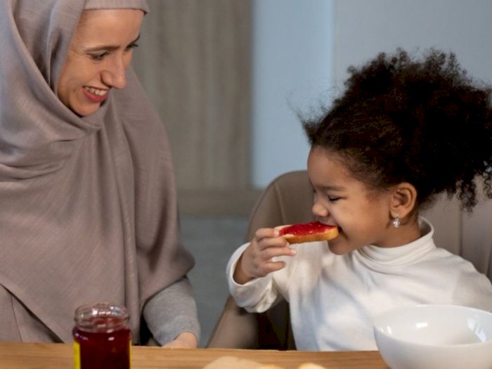 Ajarkan Anak Mengenal Ramadan, Psikolog: Bisa Sering Membawanya ke Masjid