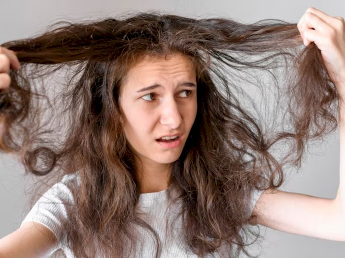 4 Fakta dan Mitos Seputar Rambut, Keramas Tiap Hari Bikin Rusak?