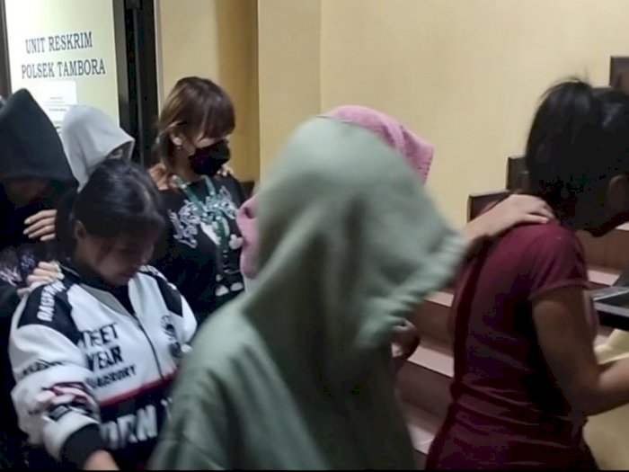Polisi Gerebek Kos-kosan Penampungan PSK di Jakbar, 39 Wanita Diamankan!