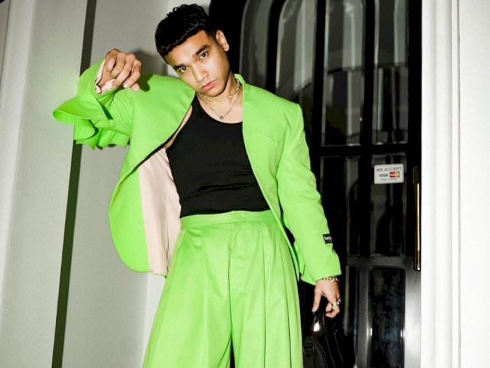 Outfit Nyentriknya Pakai Setelan Hijau Neon Diledek Netizen, Fadly Faisal Beri Respon Ini