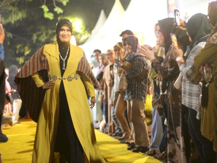 Meriahnya Lomba Fashion Show Emak-emak hingga Kulineran Bareng di Parepare Fair