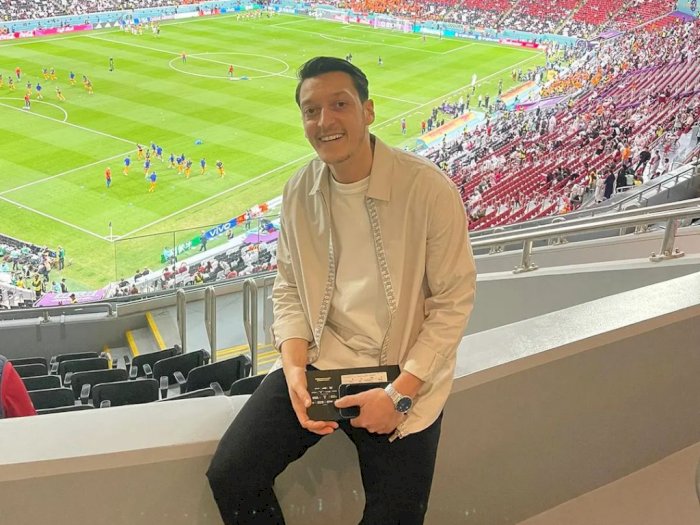 Jelang Bulan Puasa, Mesut Ozil Umumkan Pensiun Sebagai Pesepak Bola!