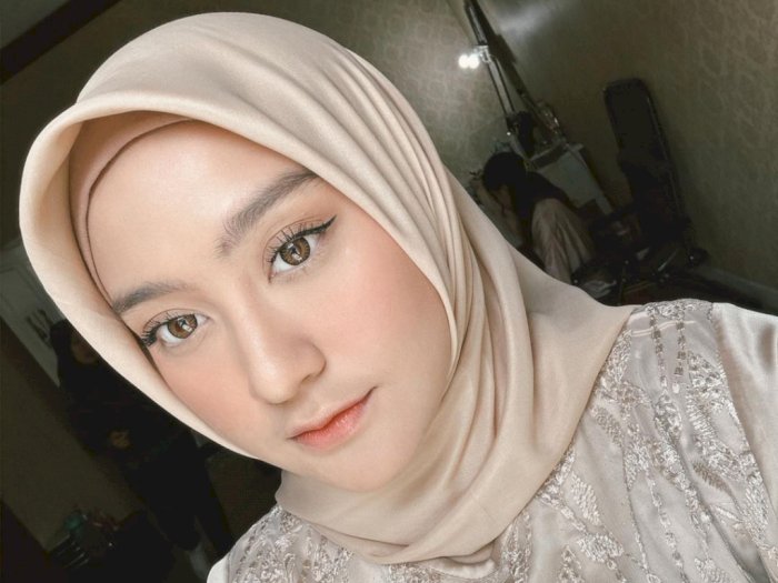 Cantiknya Salshabilla Adriani Dibalut Hijab, Makeup Tipis Eyeliner On Point