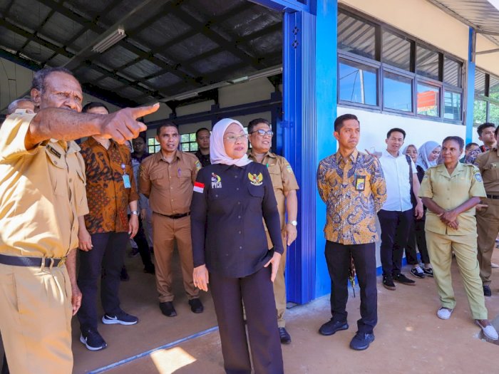 Menaker Ida Dampingi Presiden Jokowi Resmikan PYCH di Jayapura 