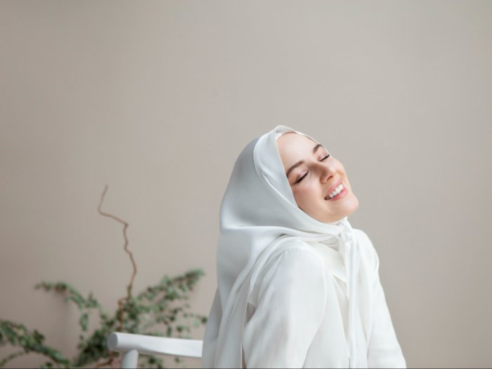 Cara Merawat Rambut dan Kulit Kepala bagi Pengguna Hijab, Bebas Bau dan Rontok!