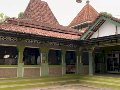 Melihat Suasana Masjid Krenceng Blitar yang Didirikan Laskar Diponegoro, Seperti Apa Ya?