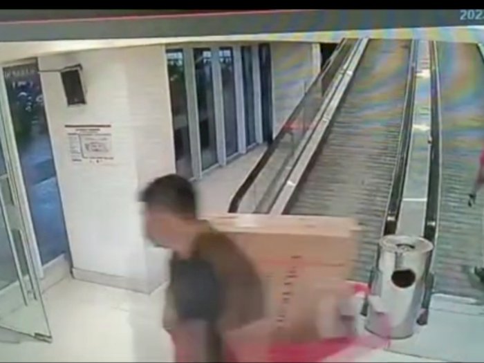 Aksi Nekat Pencuri Nginap di Mall, Terekam Kamera CCTV Curi Tiga TV
