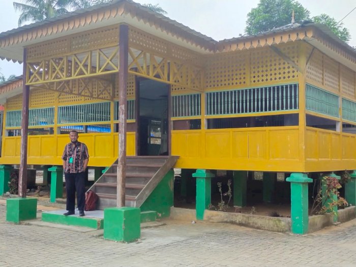 Melihat Suasana Masjid Kayu di Kabupaten Langkat yang Berusia Ratusan Tahun 
