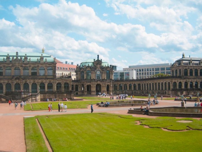 Menjelajahi Kecantikan Arsitektur Barok Dunia di Istana Zwinger, Dresden