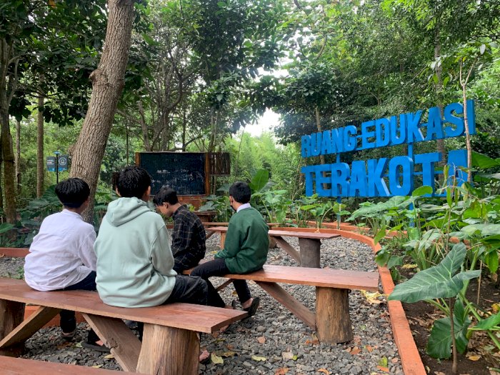Ruang Edukasi Terakota, Taman Tematik Pertama di Bandung Enak Jadi Tempat Belajar